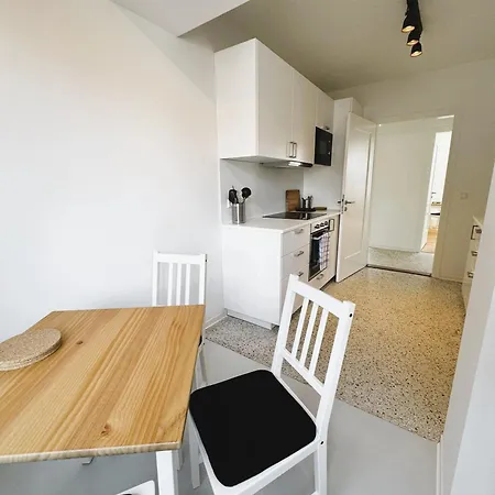 Moderne 3-zimmer-wohnung In Schoenem Altbau In Apartamento *